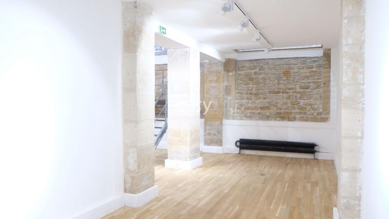 Parisian showroom located in the heart of the capital city