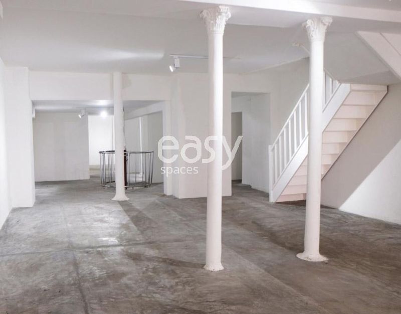 space available for a temporary pop-up retail store location in the city of Paris, France