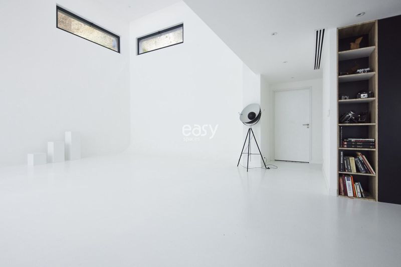 Raw location in France for a professional photo shoot in Nice