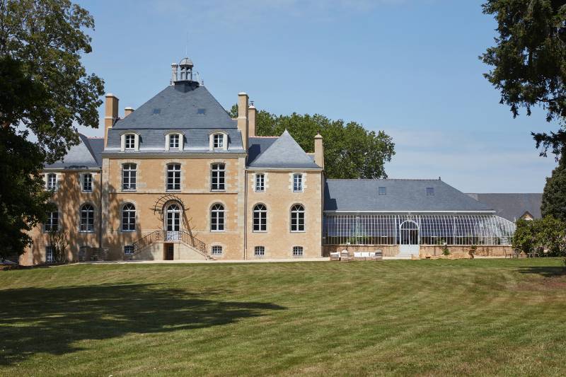 Castle available for rent in Brittany, France, specifically for film and video shooting purposes
