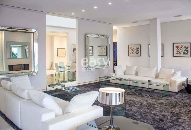 where to find movie sets or film decorations in Palma de Mallorca or Ibiza