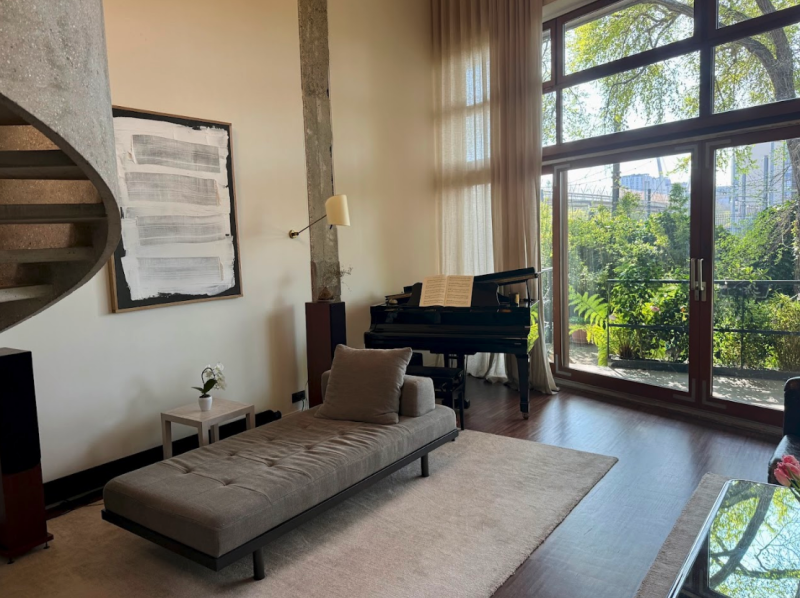 Beautiful modern space for photoshoots in Paris