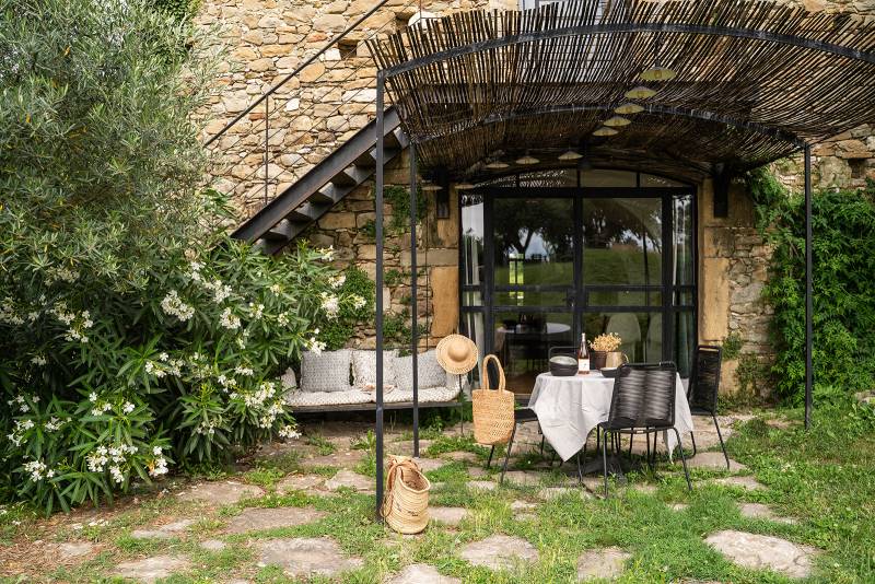 offer my house for a professional photo shooting session in FRANCE