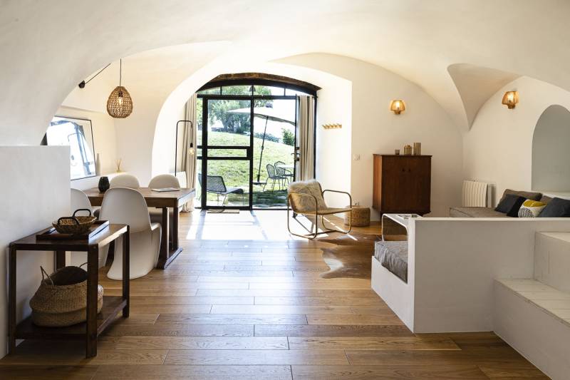 Provencal Countryside Mas Available for Renting for Professional Shoots, Filming, and Events Near Avignon in France