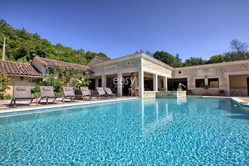 shooting location with swimming pool in Bordeaux, FRANCE, suitable for professional photography sessions
