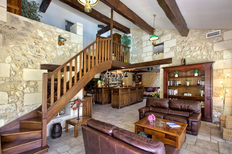 rent a house for photoshoot in Bordeaux, France with ideal features and location