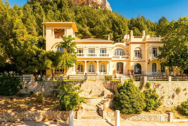 Rent a castle for photoshoot and filming Marseille