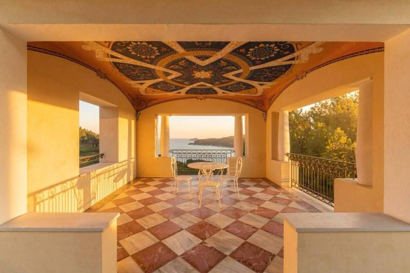 house with seaview for filming Marseille