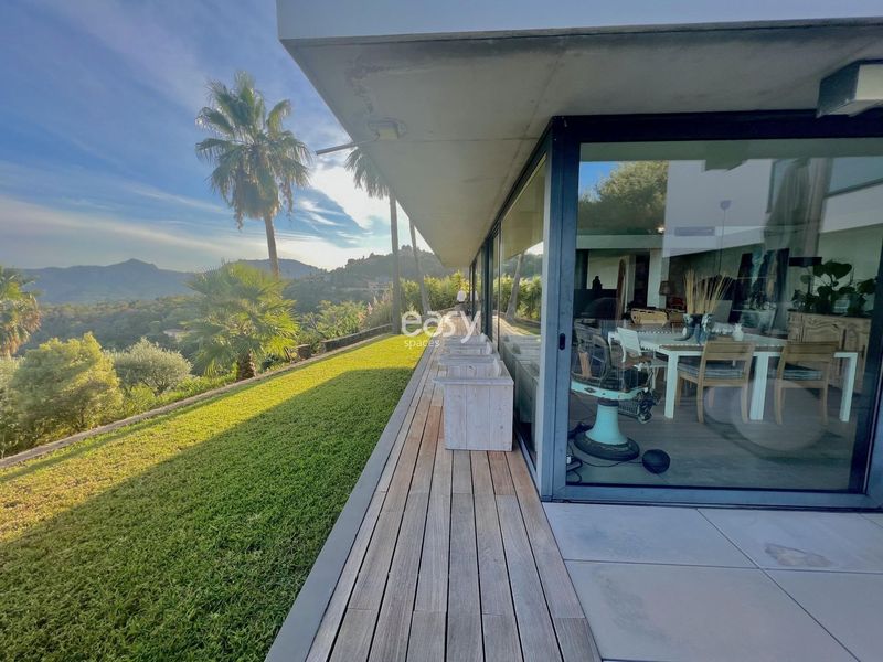 renting a contemporary villa for filming purposes in Cannes, FRANCE