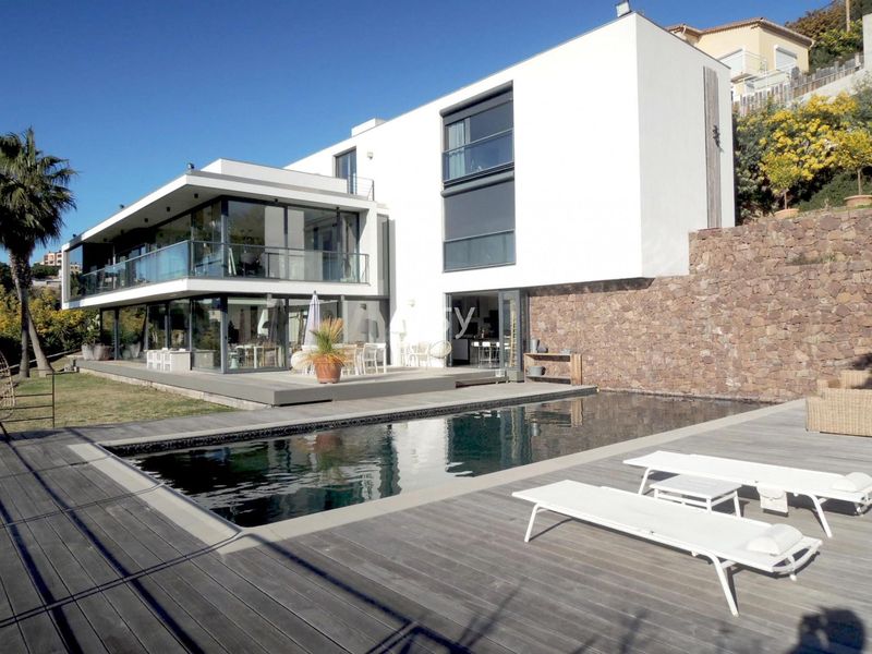 Contemporary villa with breathtaking sea view ideal for film shooting in FRANCE Cannes