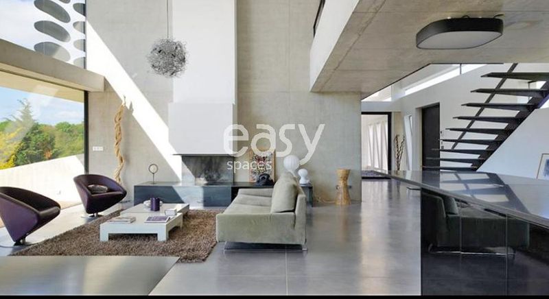 rental of locations and venues for professional photo production in Lyon 69 area