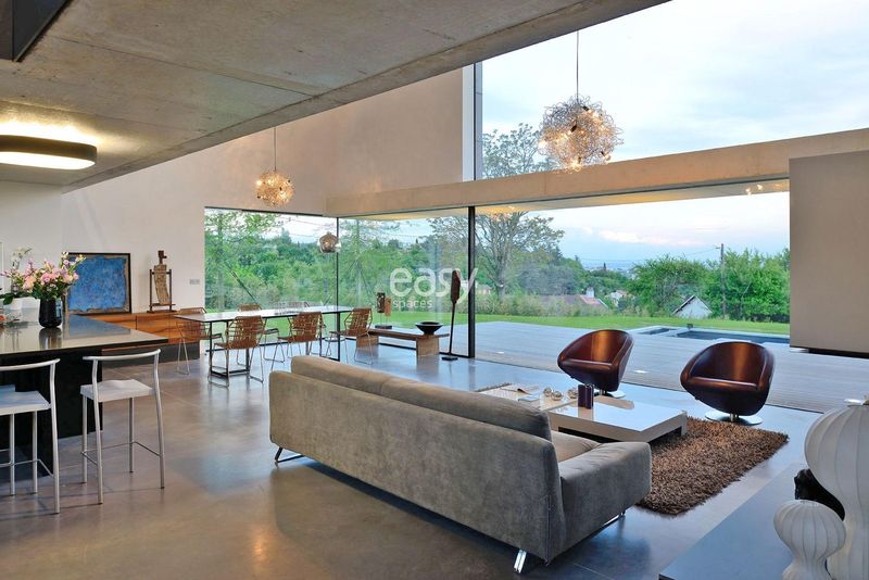 find an ideal and suitable location setting for photo shoots in the city of Lyon