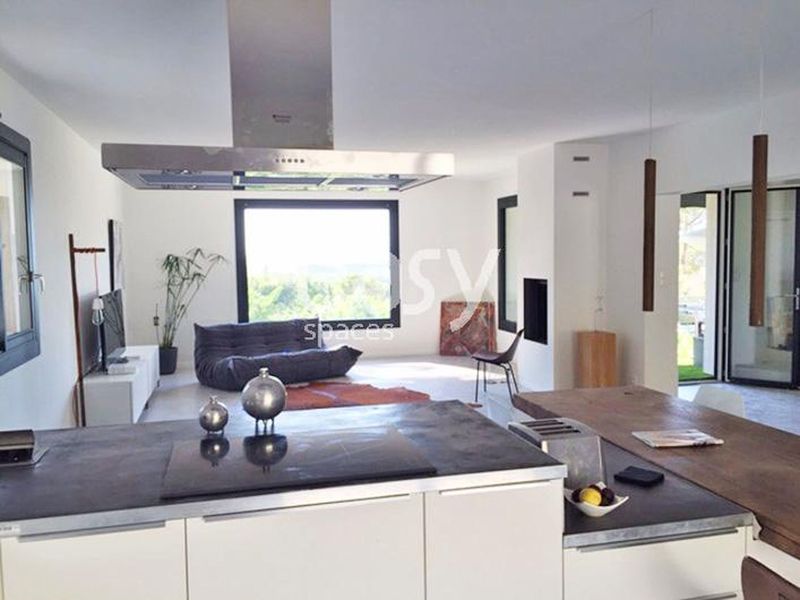 renting a modern contemporary house for a professional photo shoot in saint-remy-de-provence