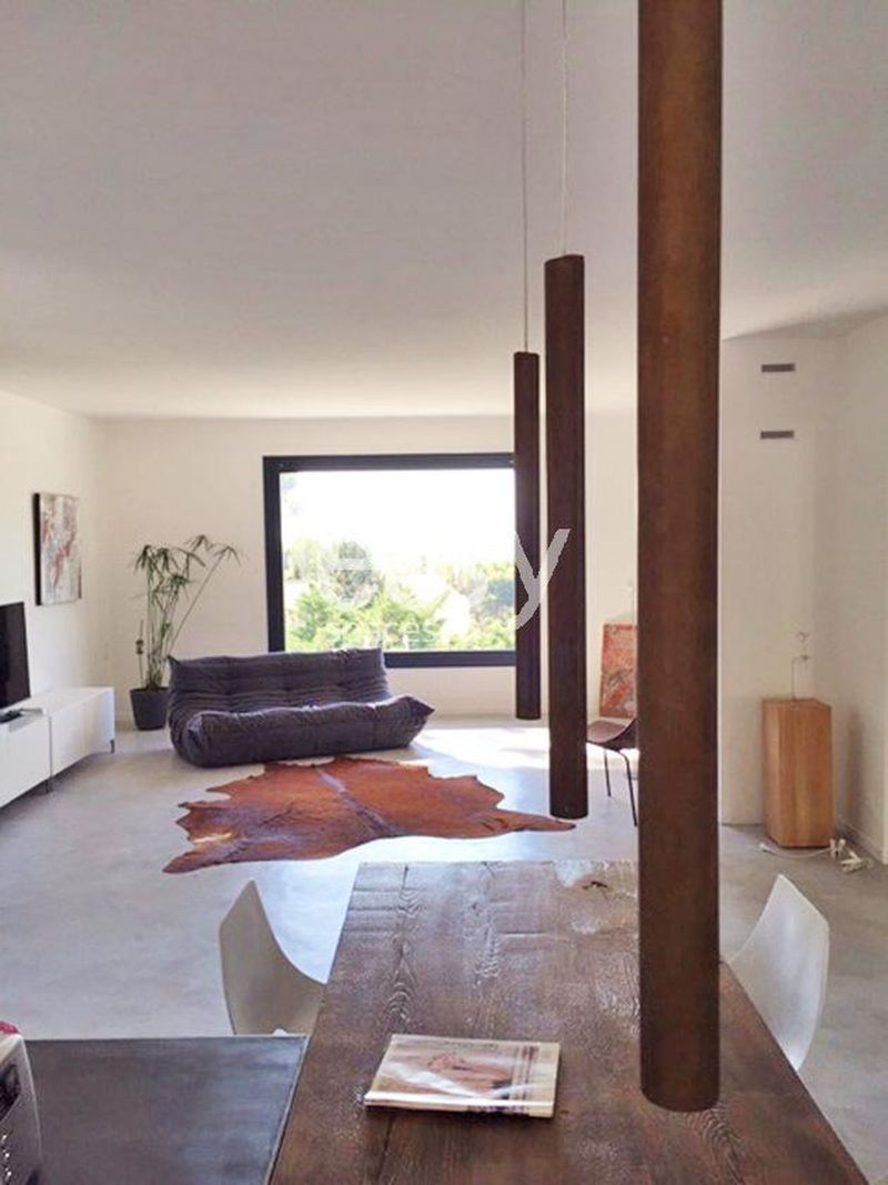 Filming location set in the picturesque and scenic Alpilles region