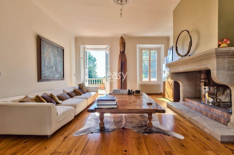 private villa available for rent for a professional photo shoot in the Var region