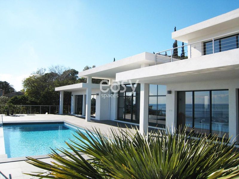 find a suitable film set location for a high-end premium production