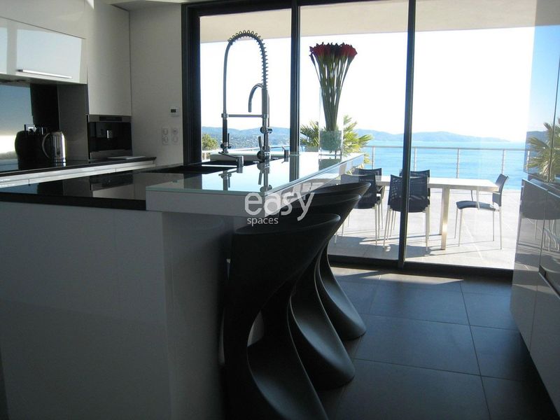 modern villa with a swimming pool perfectly suited for professional photo productions in Saint-Tropez, France