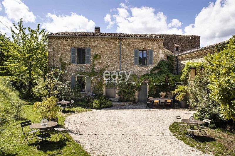 Idyllic countryside setting perfect for a professional photoshoot in the southern region of FRANCE
