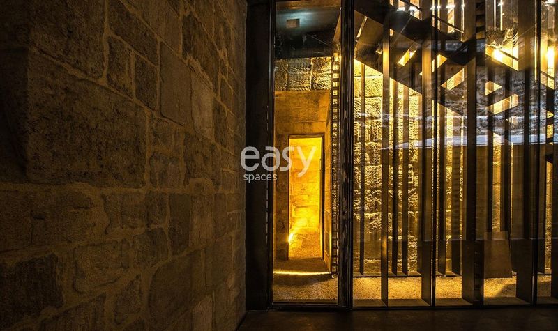 a perfect location ideally suited for a professional photo shooting session right in the heart of Bordeaux city center