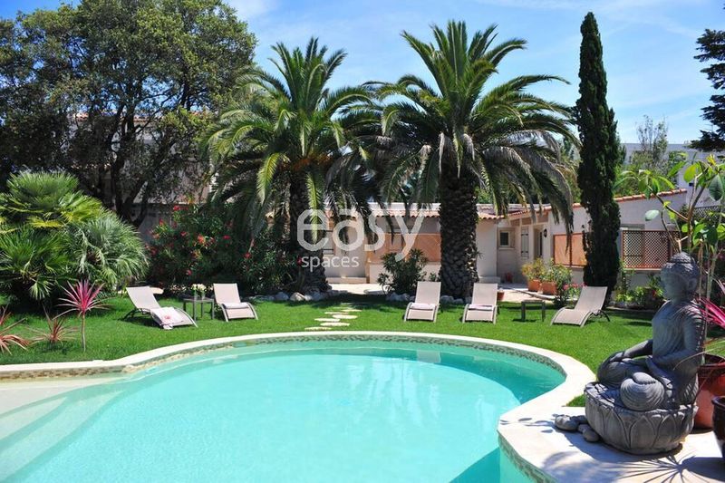 Beautiful large elegant residence with swimming pool ideal for filming in Marseille, FRANCE