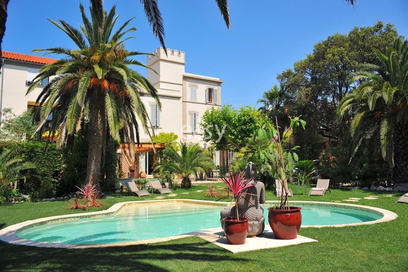 Private location available for rent in Marseille, FRANCE, for film and video shooting purposes