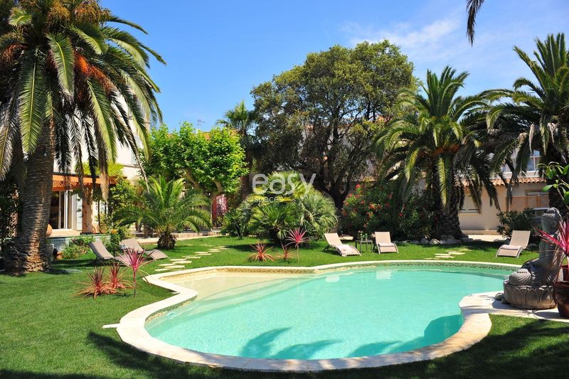 private villa available for rent specifically designed for professional photo shoots in Marseille, FRANCE