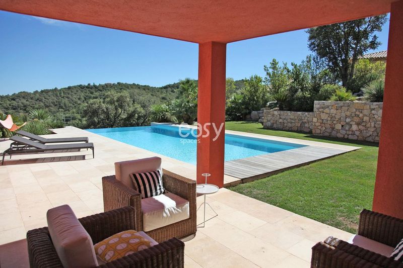 organizing a comprehensive and detailed photo production project in the beautiful city of Saint-Tropez