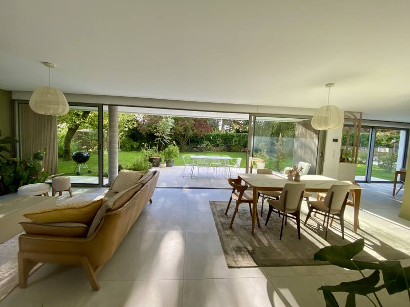 Photo shoot location in Lille, France with detailed description of the surroundings and setting