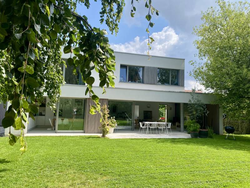 Contemporary house available for rent for professional photoshoot sessions in Lille, France