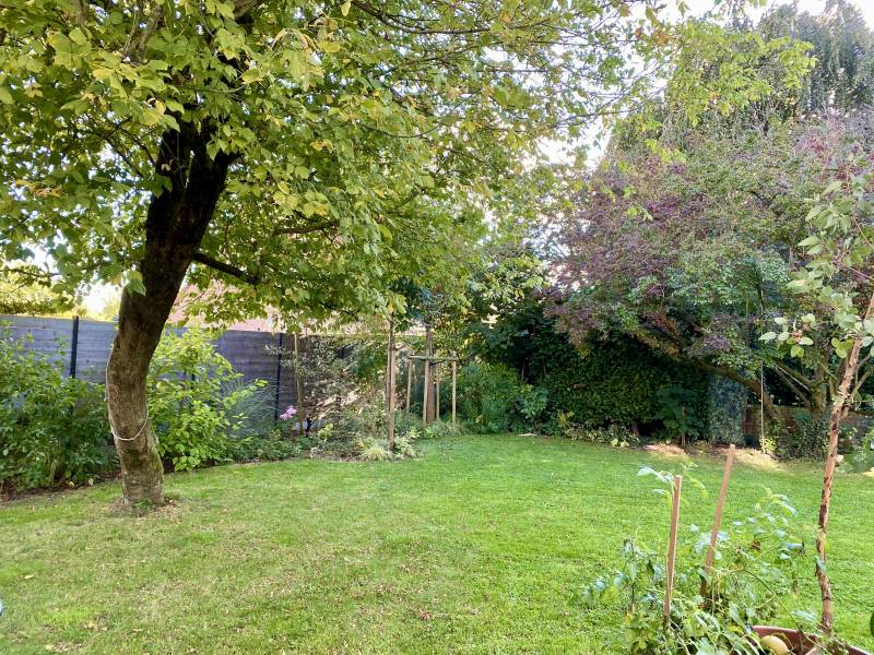 Photography location including a beautiful garden area for shooting in the northern region of FRANCE