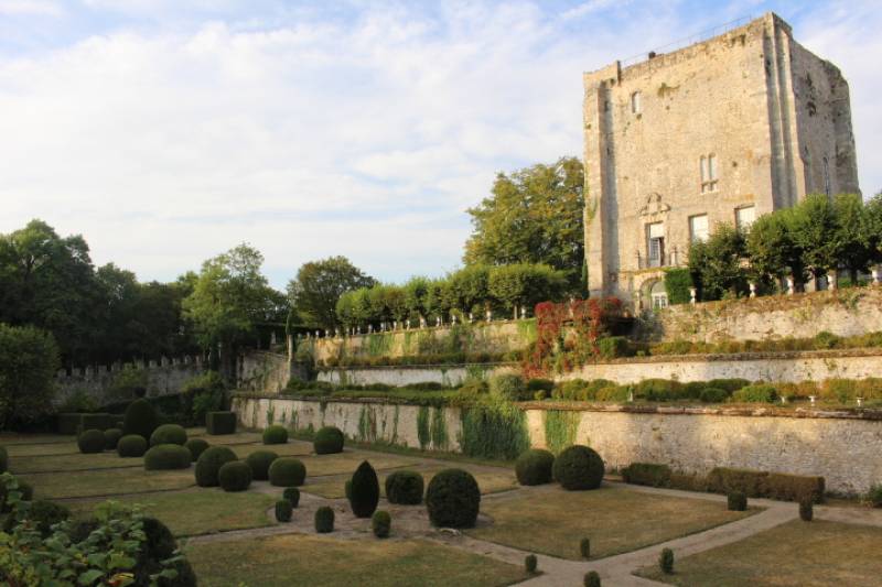 Estate Available for Rent for Filming Purposes in the Parisian Region of FRANCE with Ideal Conditions