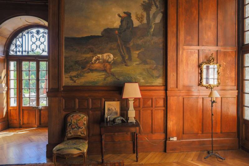 Rent a castle for a fashion shoot in Paris