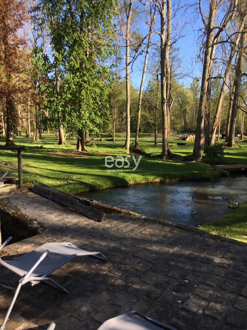 bucolic setting providing an ideal background for photo shoots in Paris, FRANCE