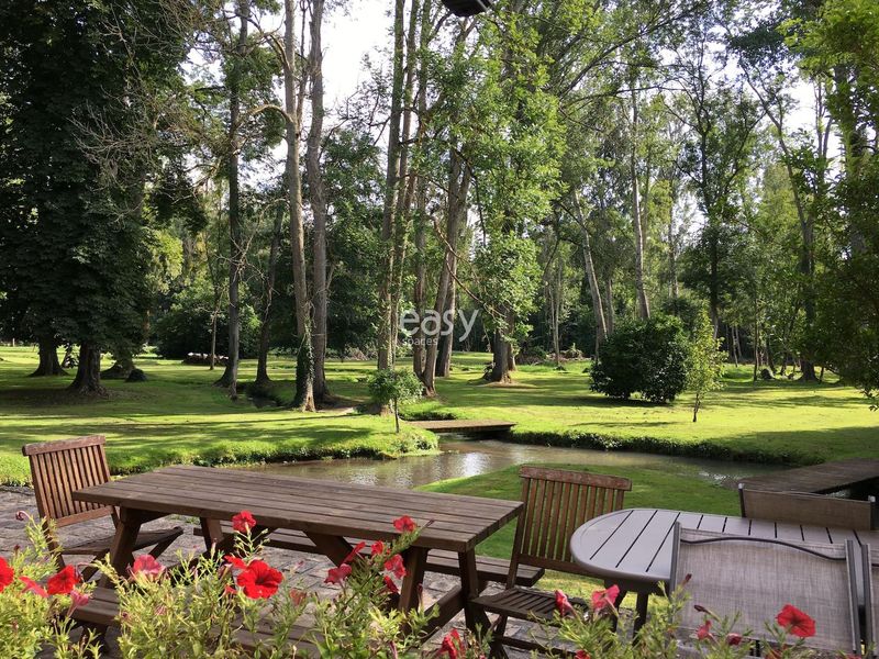 location of the fashion photoshoot for the advertising campaign in Paris, FRANCE