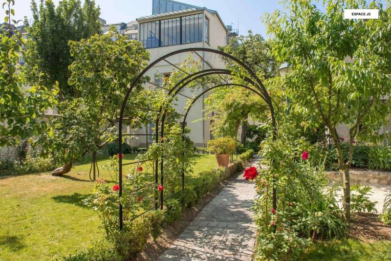 rent a garden for filming in Paris