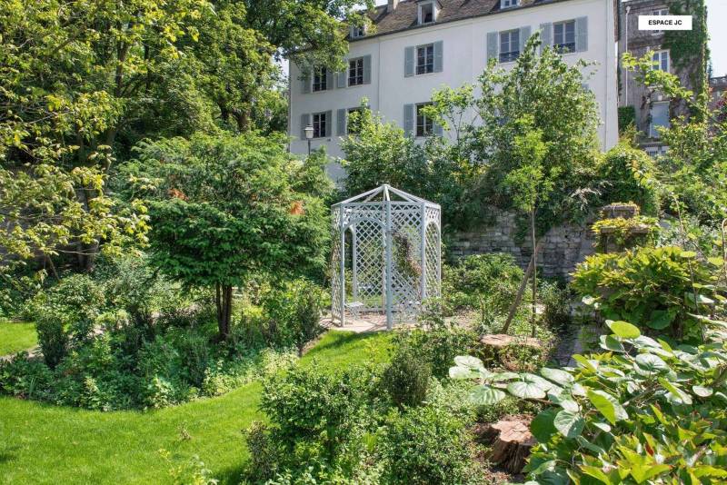 exceptional location in Paris