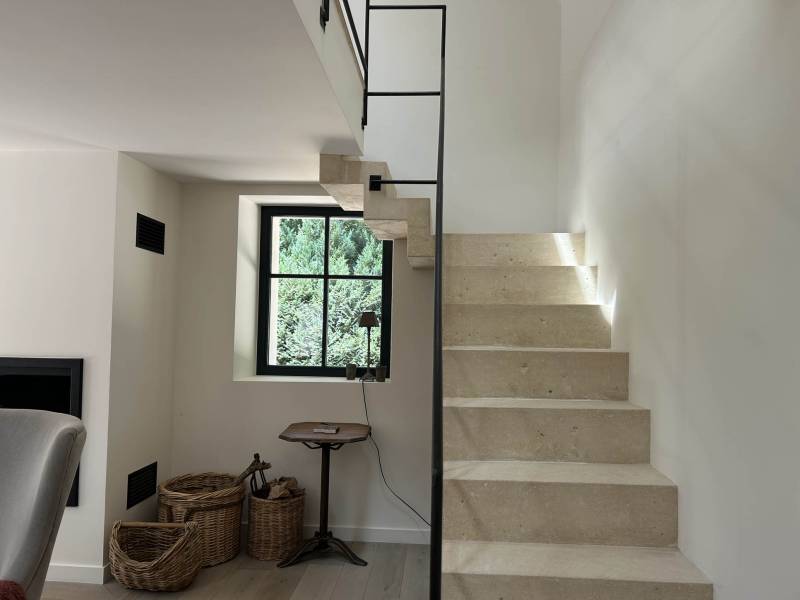 rental decoration setup specifically designed for photo shoots in Paris, FRANCE