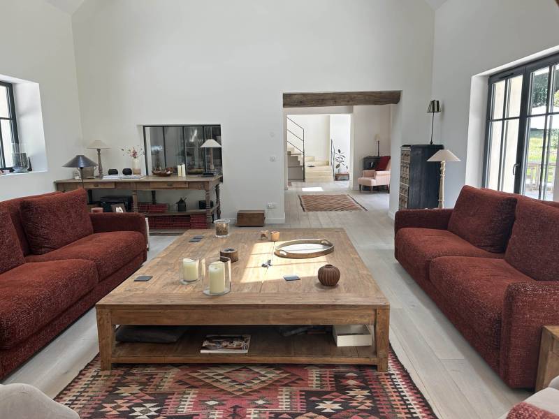 House available for rental in Paris, France, specifically intended for filming and shooting projects