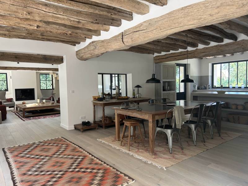 Filming location in the countryside near Paris, FRANCE