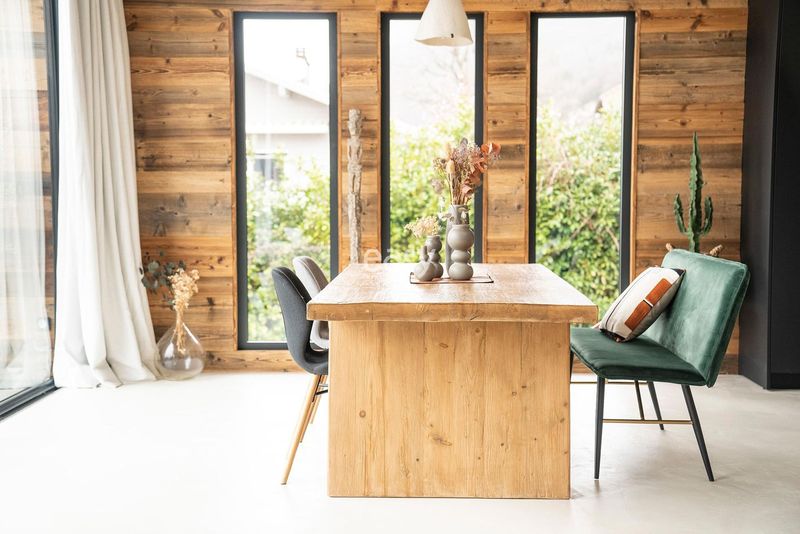 location of shooting and decoration setup in Annecy, France