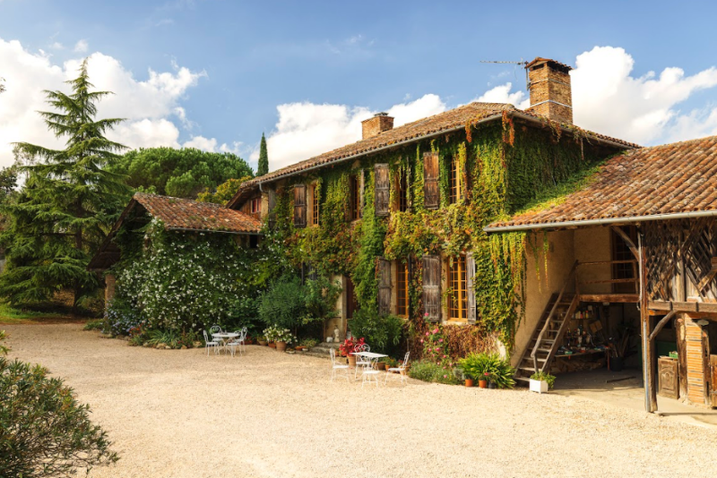 unusual filming location in the Gers region