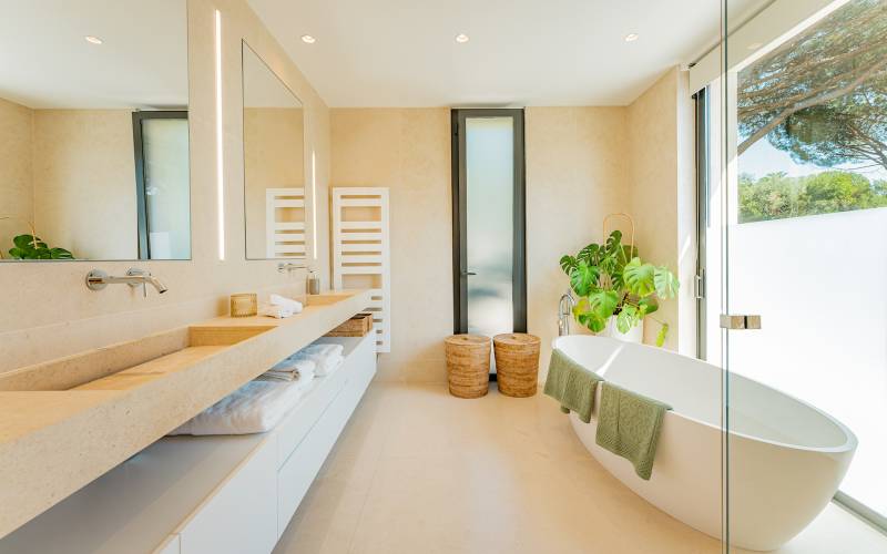 Contemporary house with magnificent sea view available for filming rental in Saint-Tropez, France