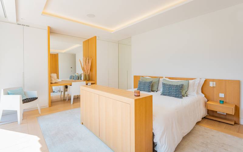 renting a tennis court for filming purposes in the beautiful sunny South of France