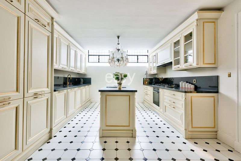 luxury fashion photoshoot location in Paris France with an exclusive and elegant setting