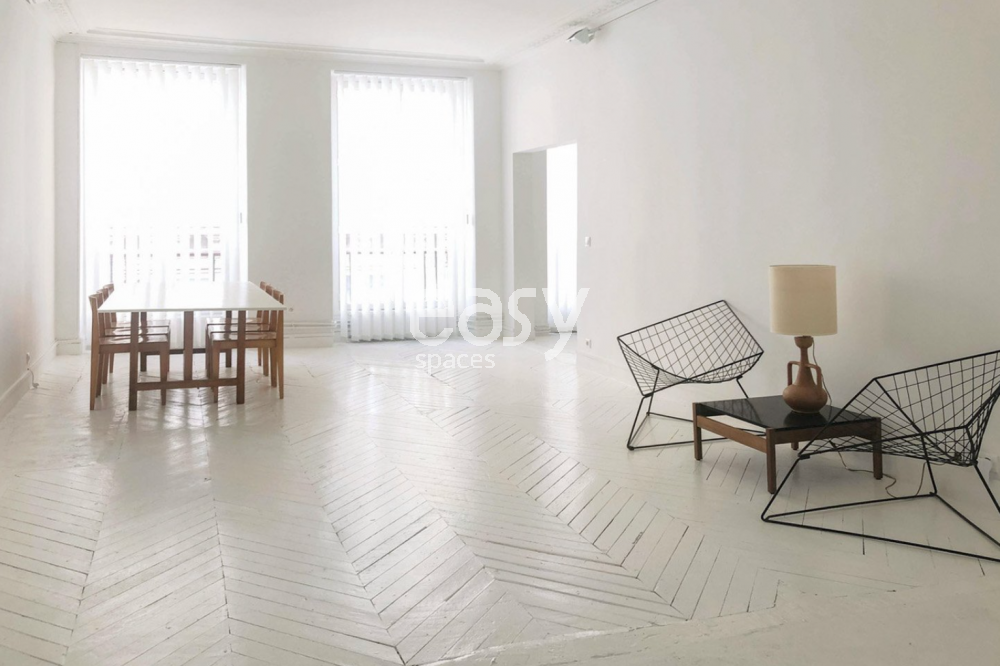 Place or location for a temporary pop-up retail store in Paris, France, suitable for short-term commercial activities