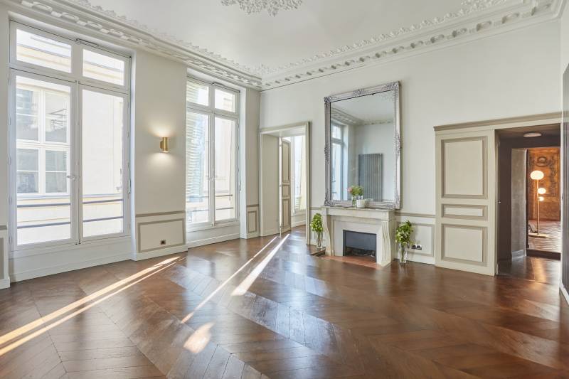 Haussmannian apartment available for fashion photoshoot rental located in Paris, FRANCE