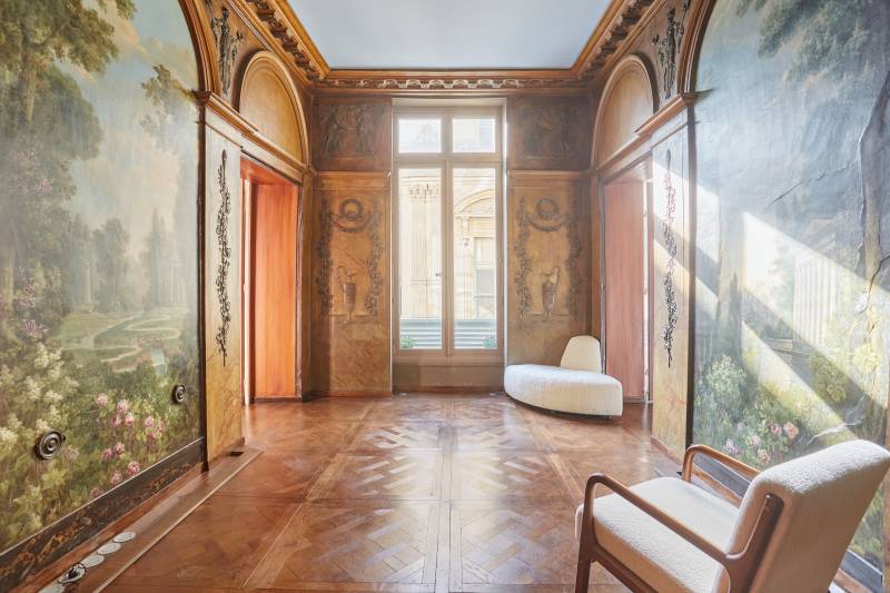 Beautiful location with parquet and moldings available for photo shoots in Paris, France