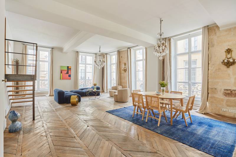 Rental of beautifully detailed parquet flooring with elegant moldings for professional photoshoot locations in Paris, FRANCE