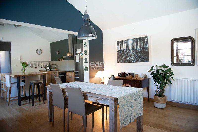 Private villa available for rent in FRANCE specifically designed and fully equipped for professional photo and video shooting 33