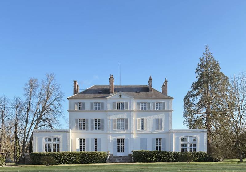 agency specializing in unique and unusual event venues located in Paris, FRANCE